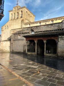 Lee más sobre el artículo Descubre la impresionante Catedral de San Pedro en Jaca en tu camino de Santiago