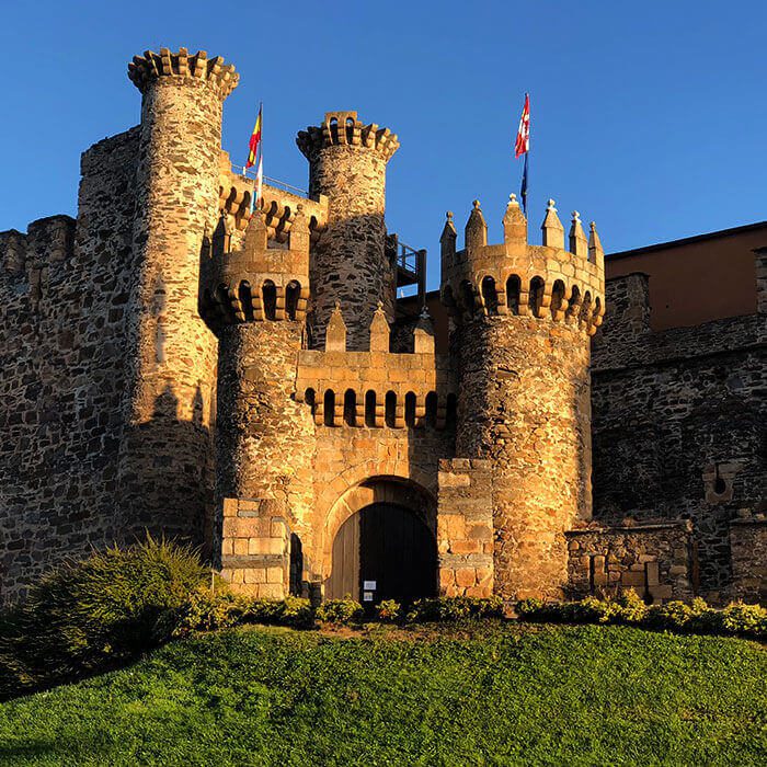 En este momento estás viendo Descubre la historia del Castillo de Ponferrada en el Camino de Santiago