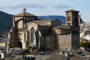 Lee más sobre el artículo Descubre la belleza de la Iglesia de San Miguel en Estella en tu camino de Santiago