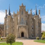 Visitar el Palacio Episcopal de Astorga: Un tesoro arquitectónico español