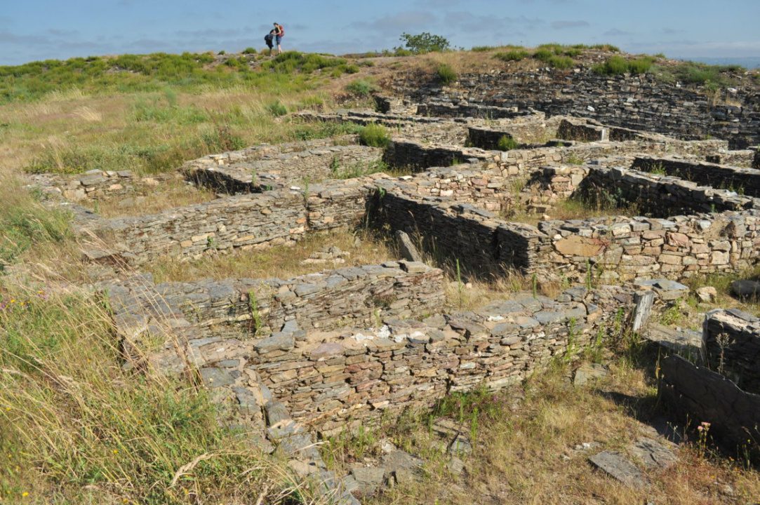 En este momento estás viendo El yacimiento arqueológico de Castro de Castromaior