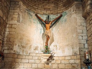 Lee más sobre el artículo El cristo de la pata de Oca: Puente la Reina